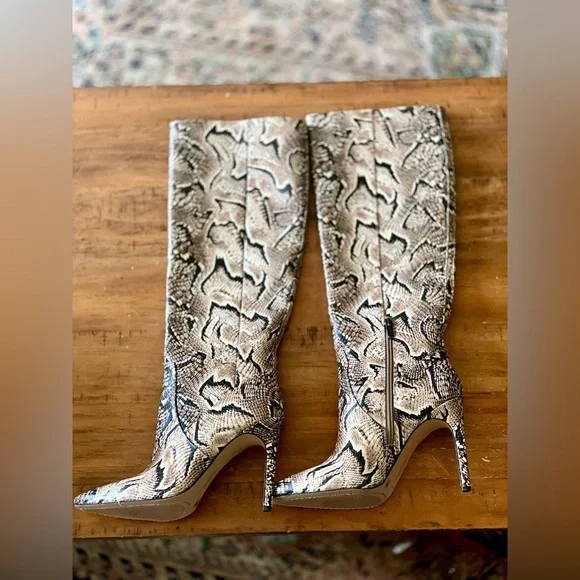 Vince Camuto Snakeskin Fendels Boots - Picture 1 of 4